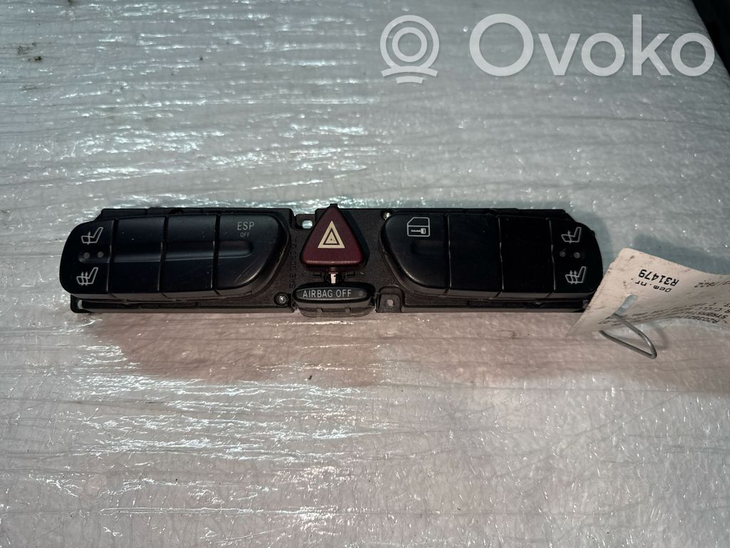 Mercedes-Benz C W203 Przycisk świateł awaryjnych 