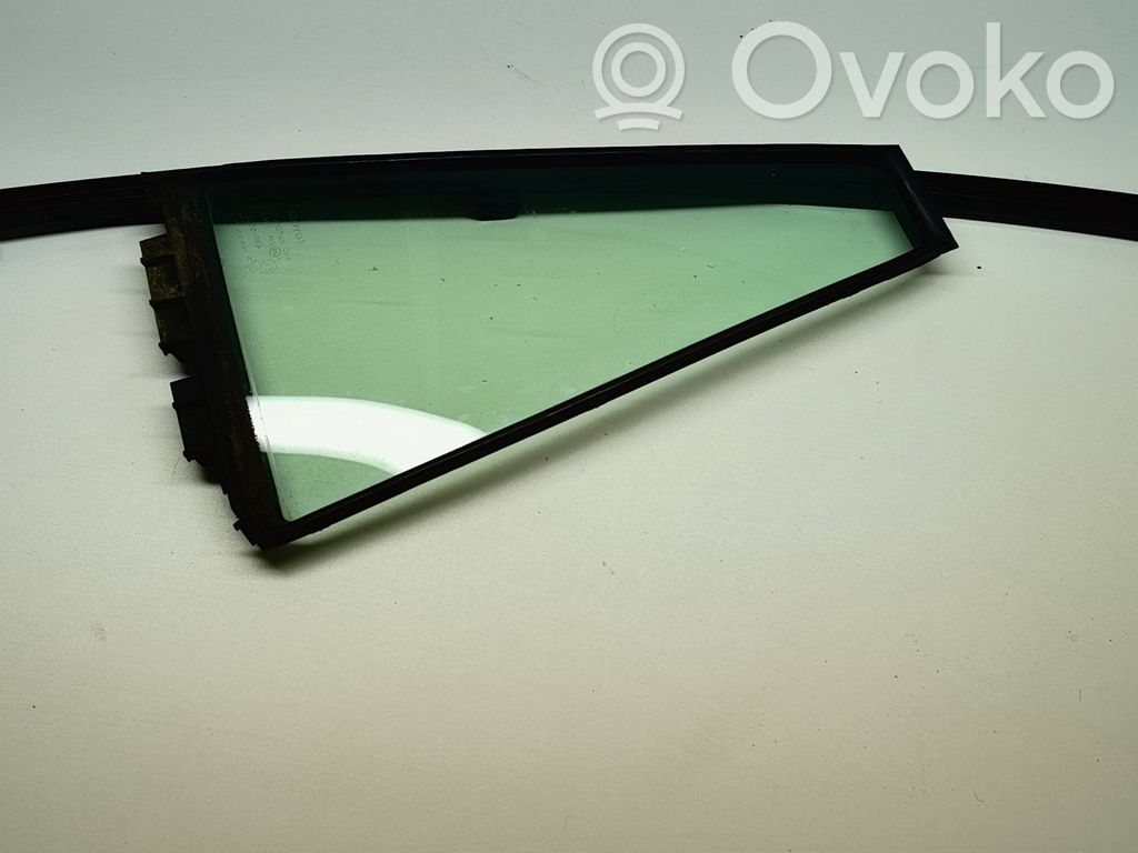 Toyota RAV 4 (XA30) Rear vent window glass 