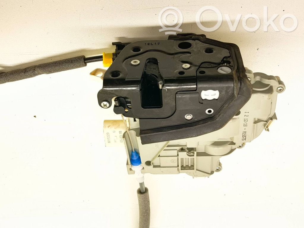 Audi A4 S4 B9 Takaoven lukko 