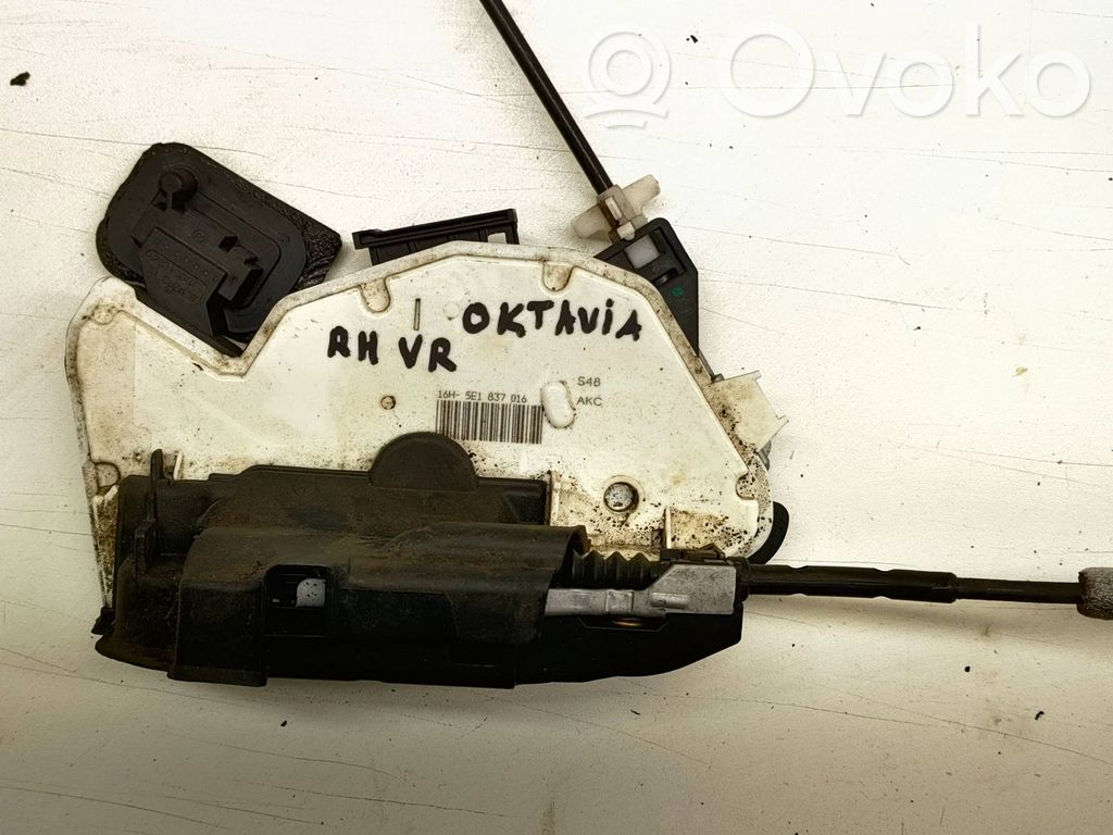 Skoda Octavia Mk3 (5E) Front door lock 