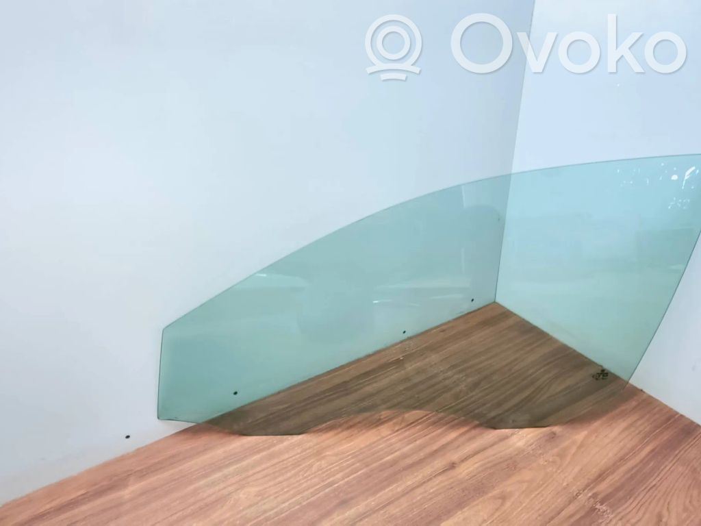 Volkswagen Jetta VI Front door window glass four-door 