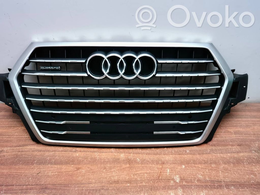 Audi Q7 4M Maskownica / Grill / Atrapa górna chłodnicy 