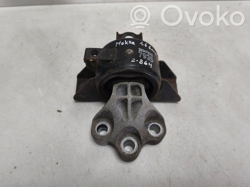Opel Mokka Engine mount bracket 