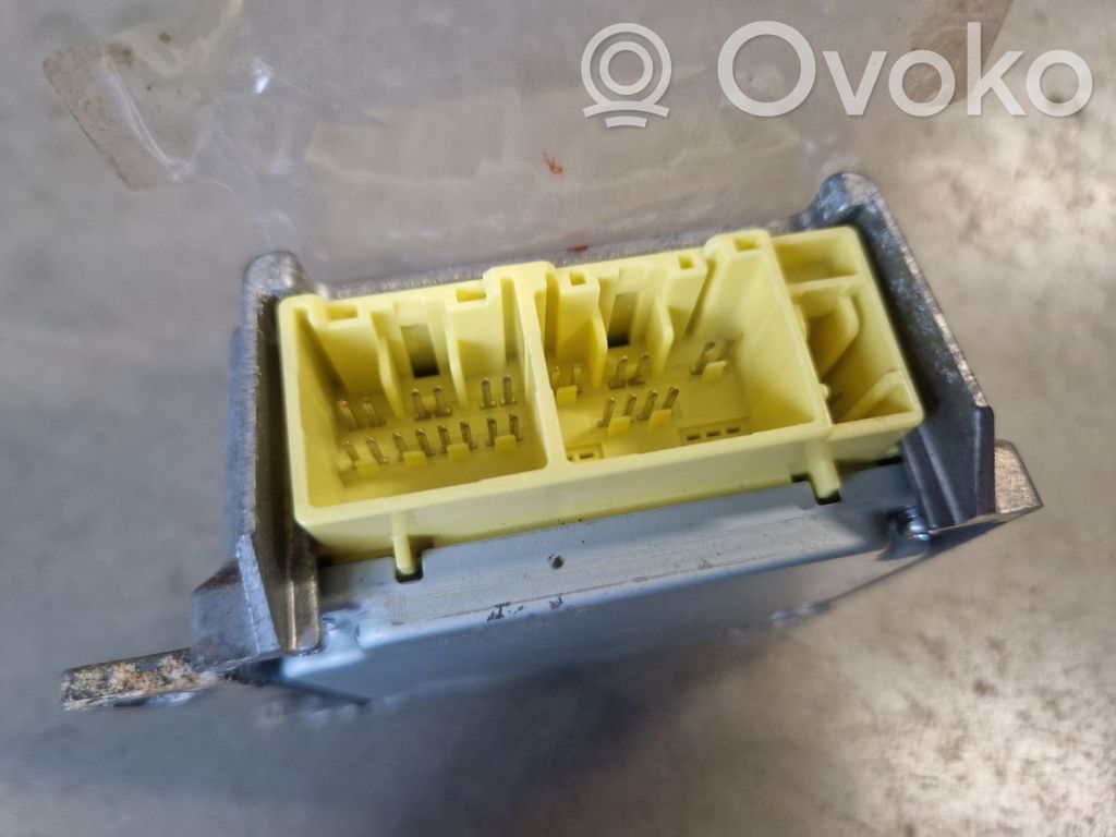 Mitsubishi L200 Sterownik / Moduł Airbag 