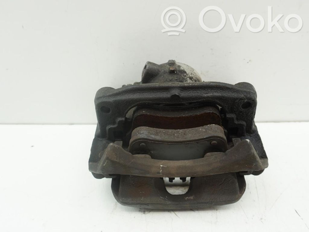 Mercedes-Benz B W246 W242 Zacisk hamulcowy przedni 