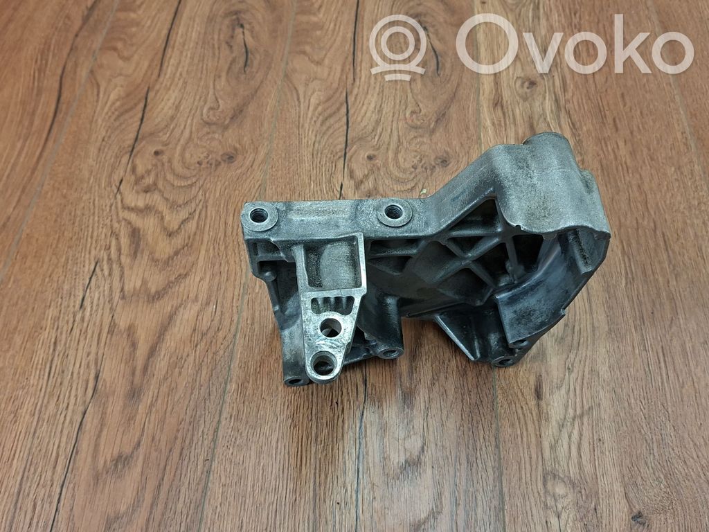 Renault Laguna III Engine mounting bracket 