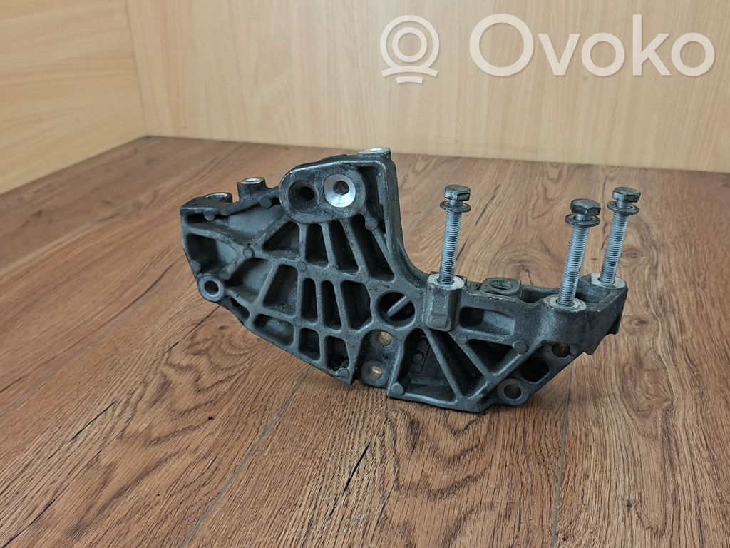 Engine mounting bracket   8200741758,8201011432