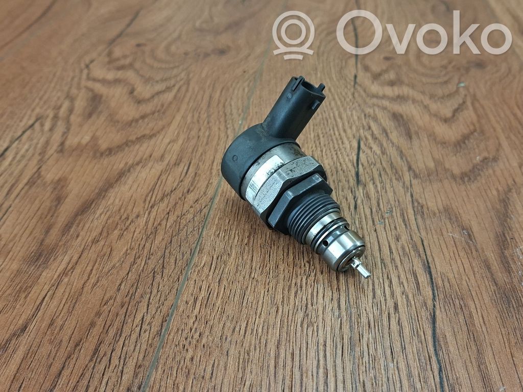 Régulateur de pression de carburant   0281002753,2370T021,8200426552,8200942719