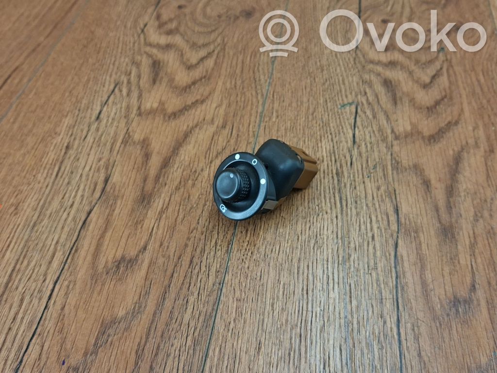 Wing mirror switch   26522,8200002443,8200676536