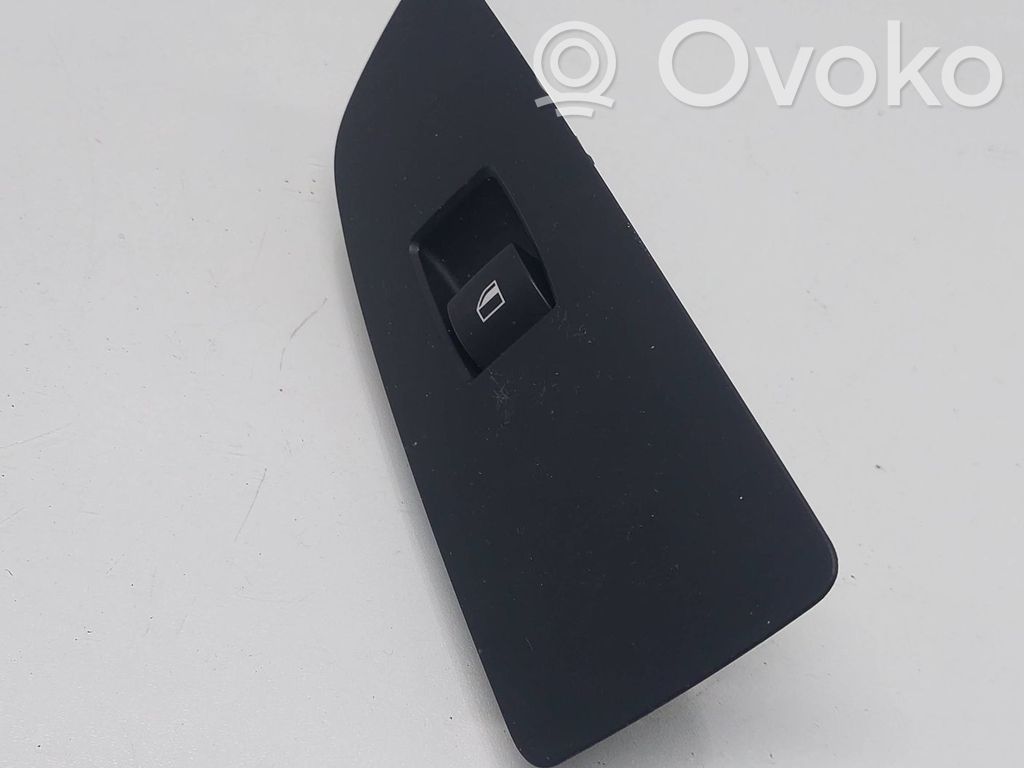Electric window control switch   15979800,6935534