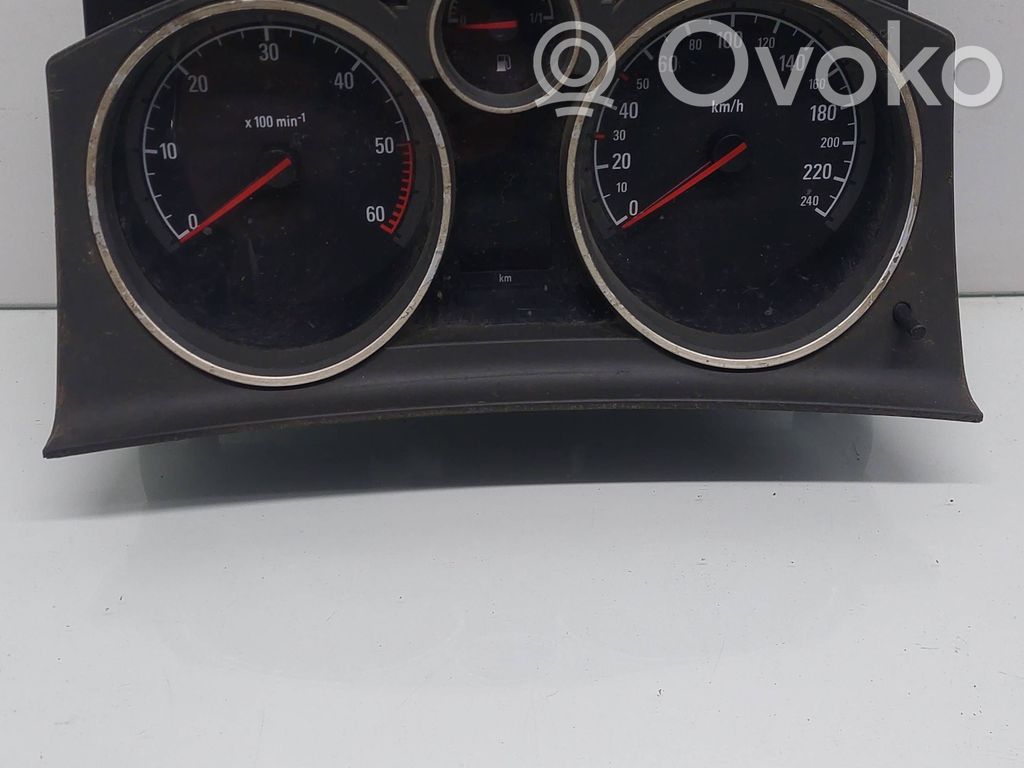 Opel Zafira B Geschwindigkeitsmesser Cockpit 