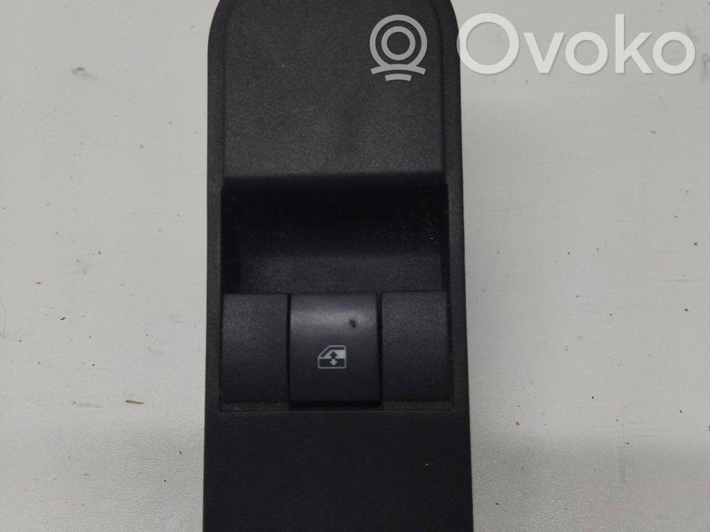 Opel Astra H Przyciski szyb 