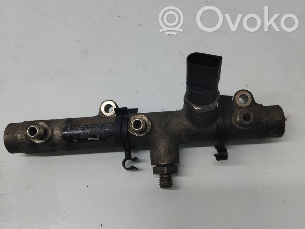 Audi A6 S6 C6 4F Listwa wtryskowa 