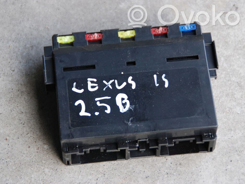 Lexus IS 220D-250-350 Saugiklių blokas 