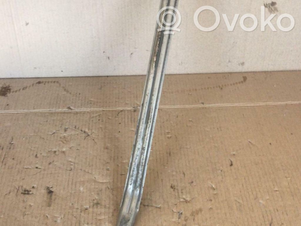 Fuel tank mounting bracket   6765722