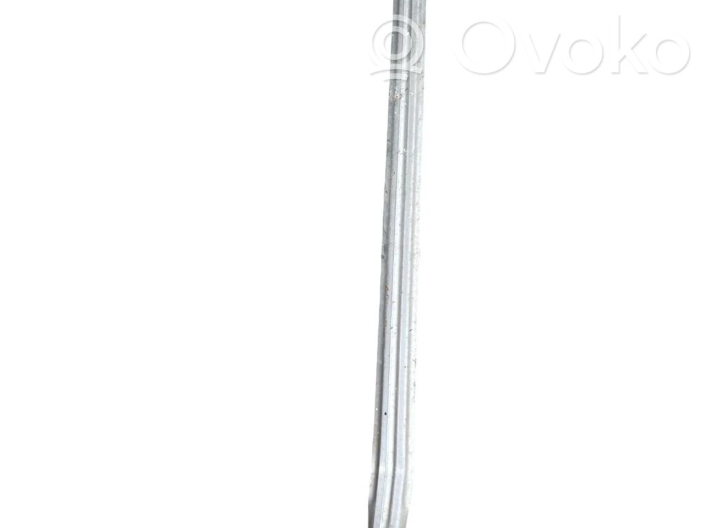 Fuel tank mounting bracket   6765722