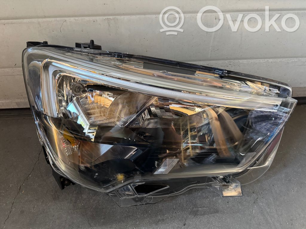 Opel Combo E Priekinis žibintas 