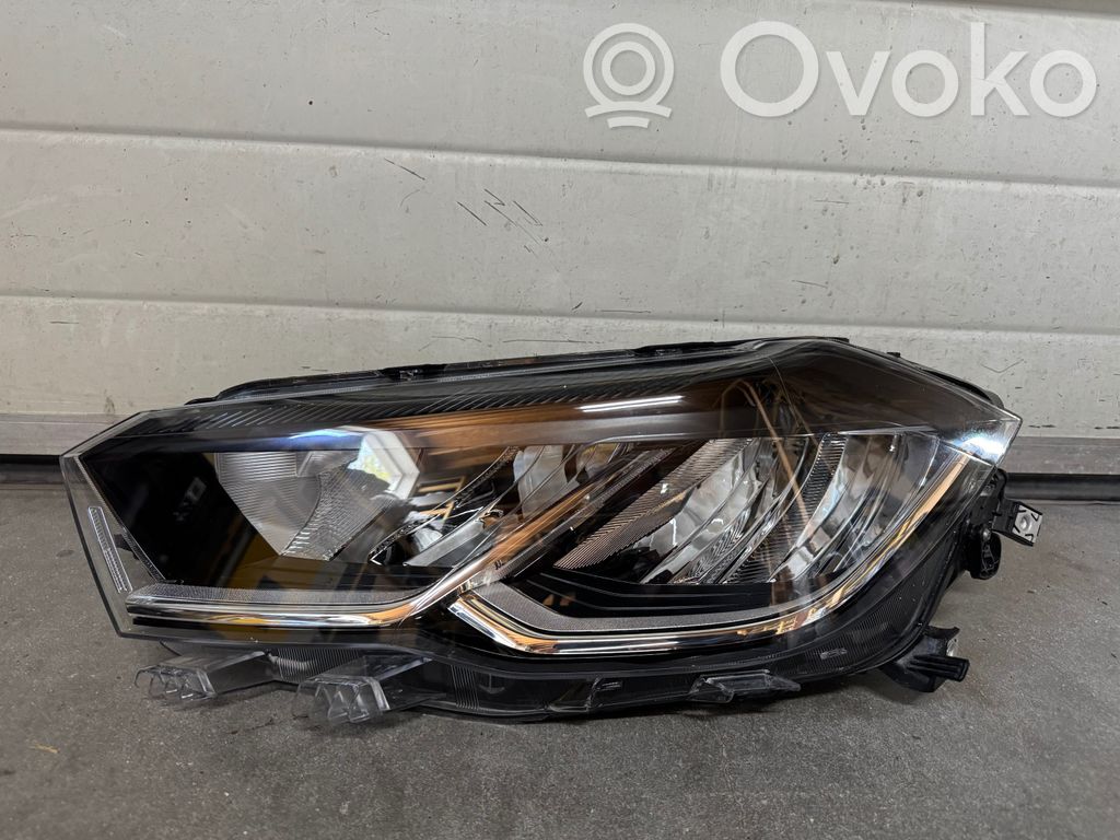 Volkswagen Polo VI Lampa przednia 
