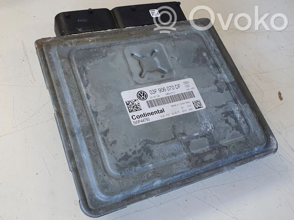 Volkswagen Golf V Engine control unit/module 