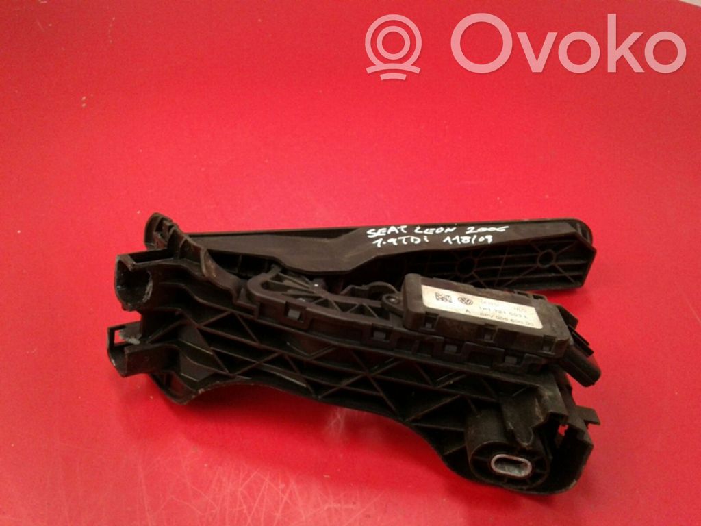 Accelerator throttle pedal   1K1,118,503,721