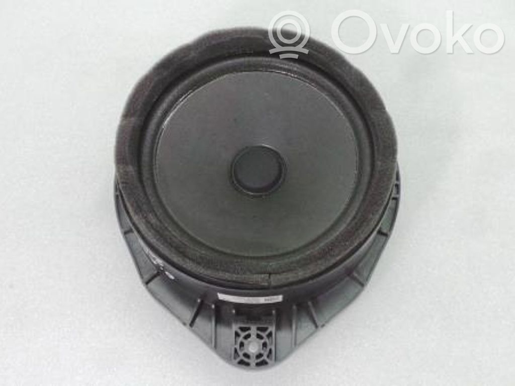 Opel Astra K Garsiakalbis panelėje 