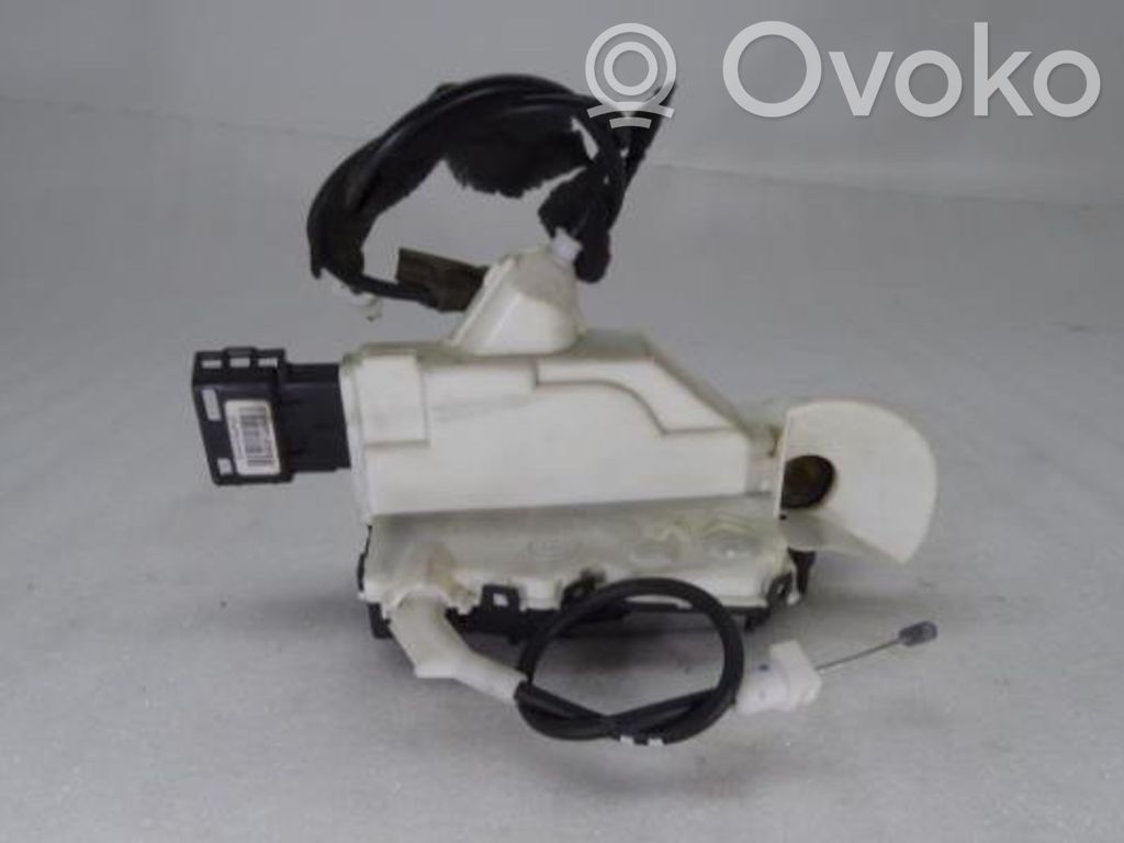 Peugeot 5008 Front door lock 