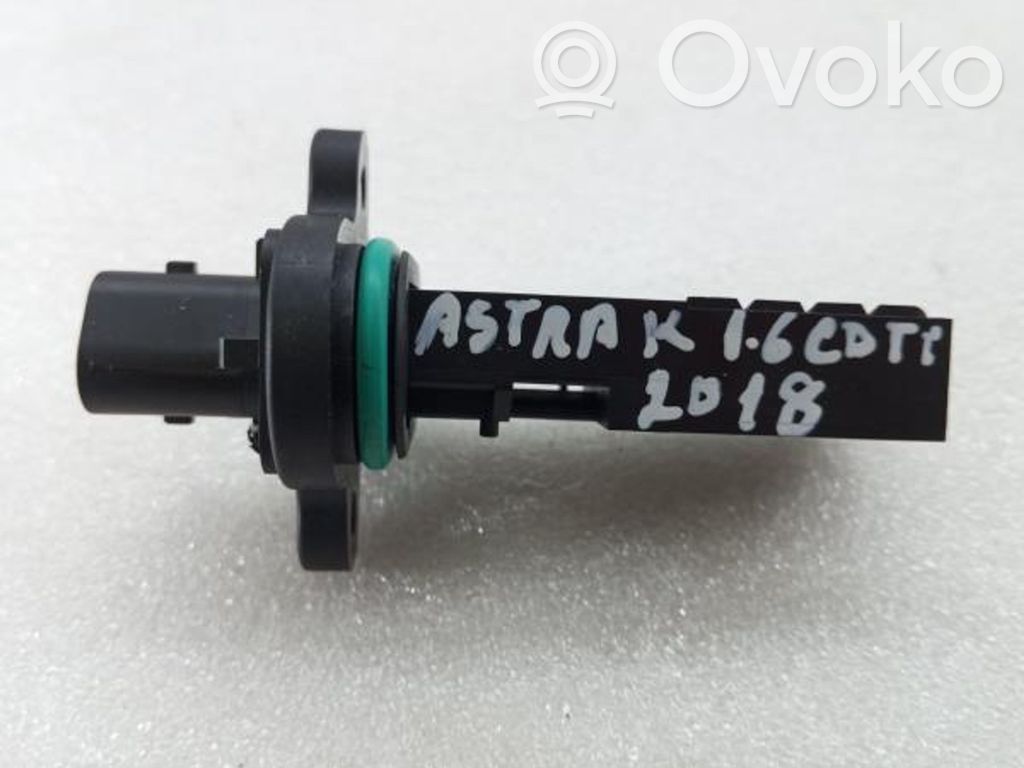 Opel Astra K Przepływomierz masowy powietrza MAF 