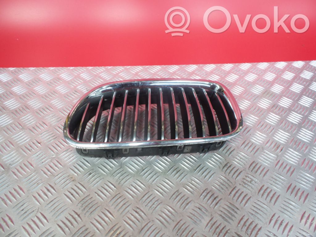 BMW 5 F10 F11 Etusäleikkö 