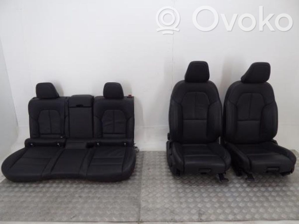 Volvo XC40 Istuinsarja 
