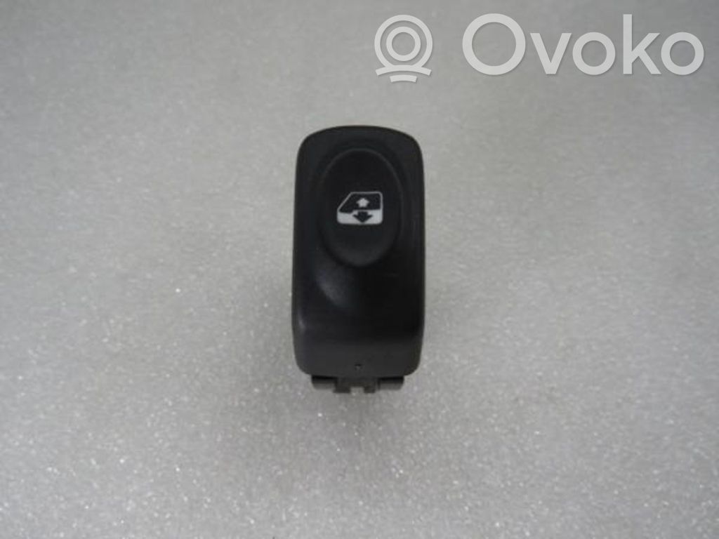 Dacia Sandero Electric window control switch 