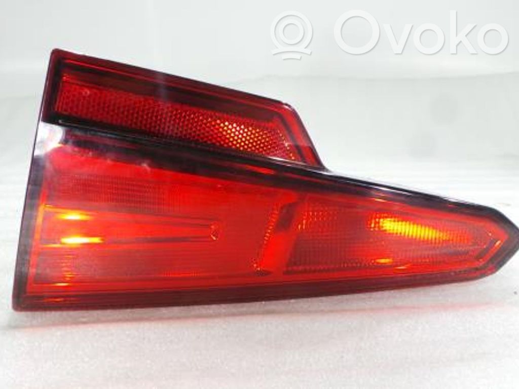 Audi RS4 B9 Rückleuchte Heckleuchte innen 