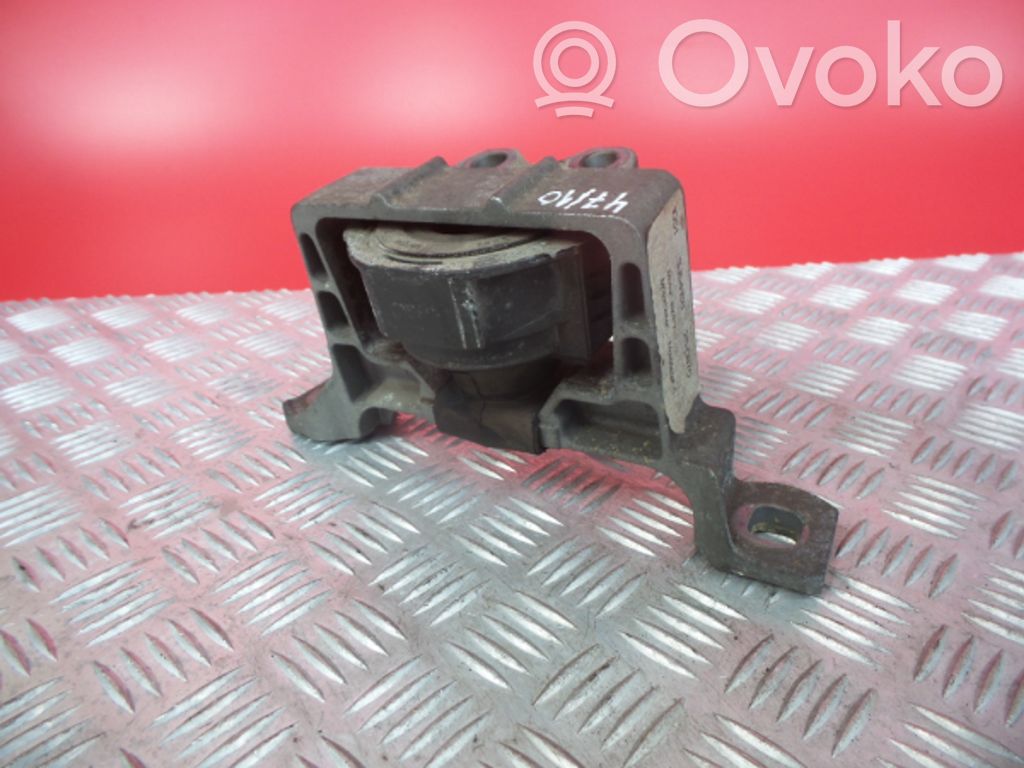 Ford Focus C-MAX Engine mount bracket 