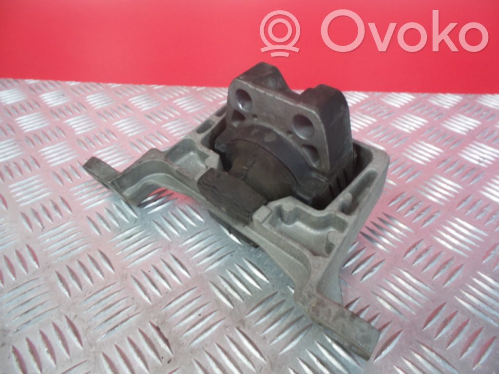 Ford Focus Engine mount bracket 