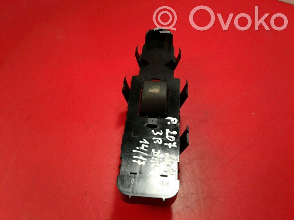 Peugeot 207 Electric window control switch 