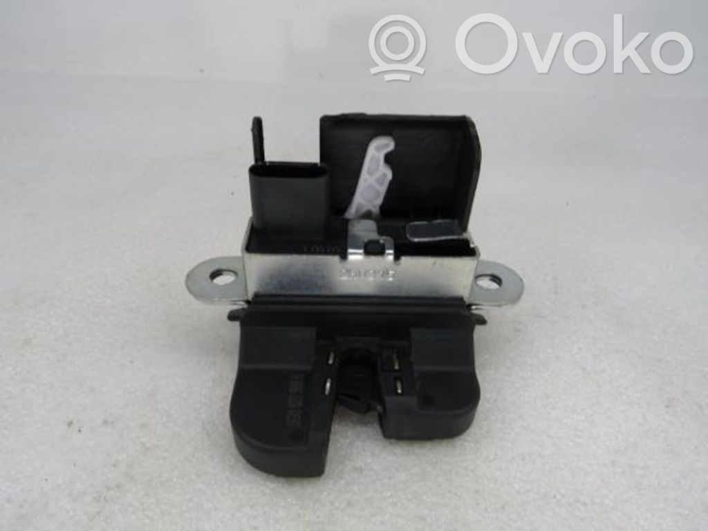Volkswagen Golf VII Tailgate exterior lock 