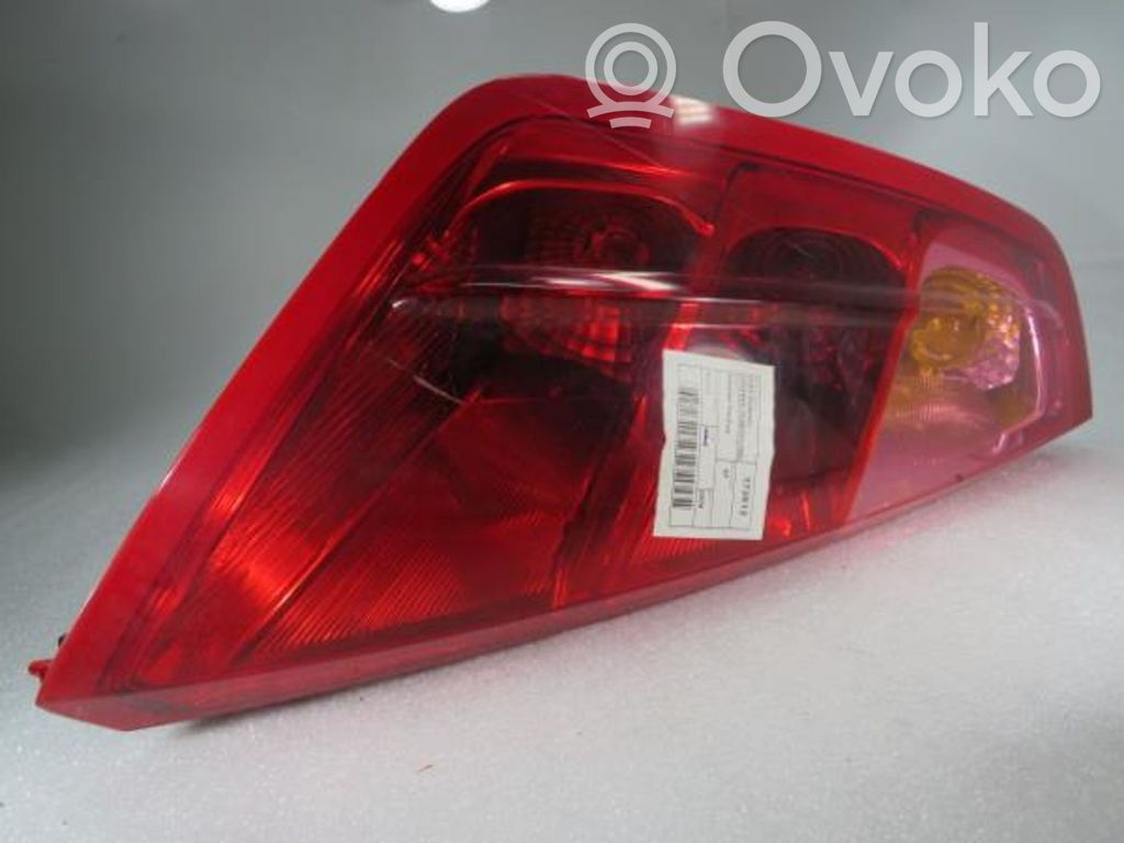 Fiat Grande Punto Aizmugurējais lukturis pārsegā 