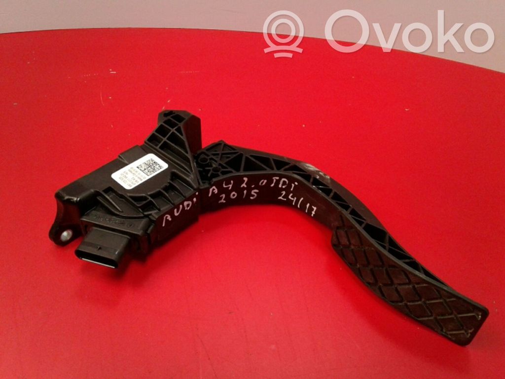 Accelerator throttle pedal   8W1,523,723