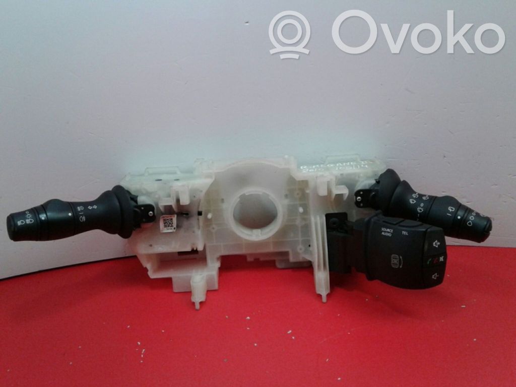 Renault Megane III Interruptor/palanca de limpiador de luz de giro 