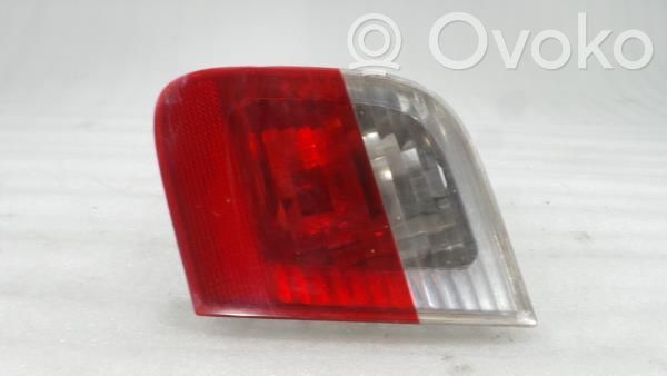 BMW 3 E46 Aizmugurējais lukturis pārsegā 