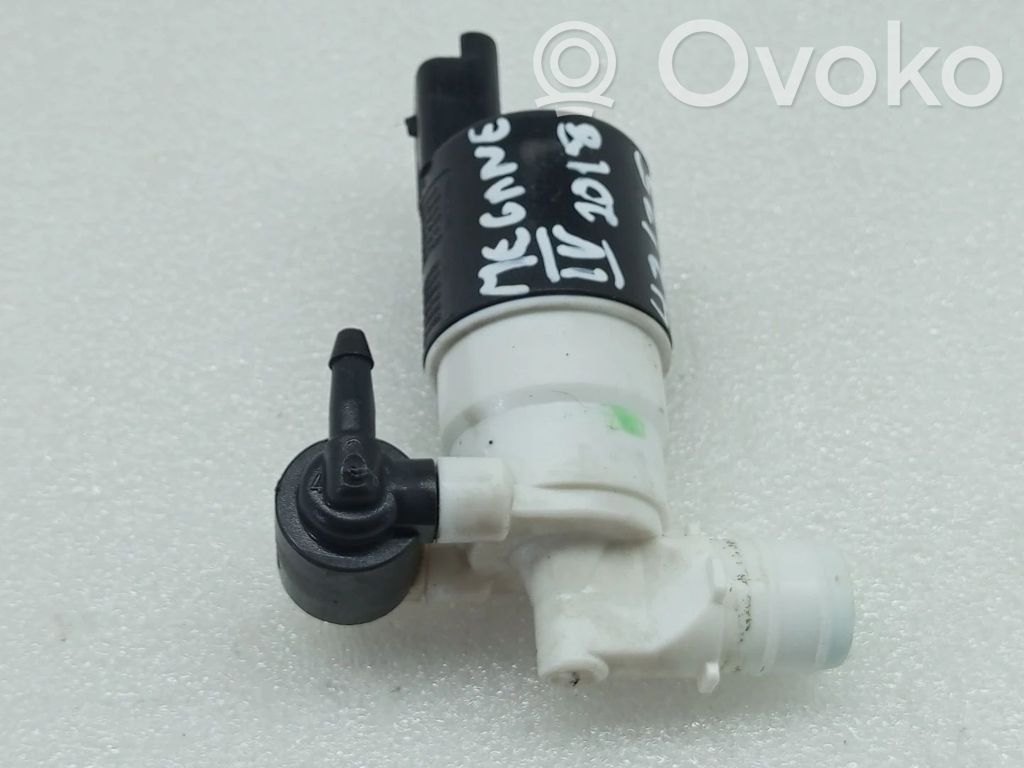 Renault Megane IV Windscreen/windshield washer pump 