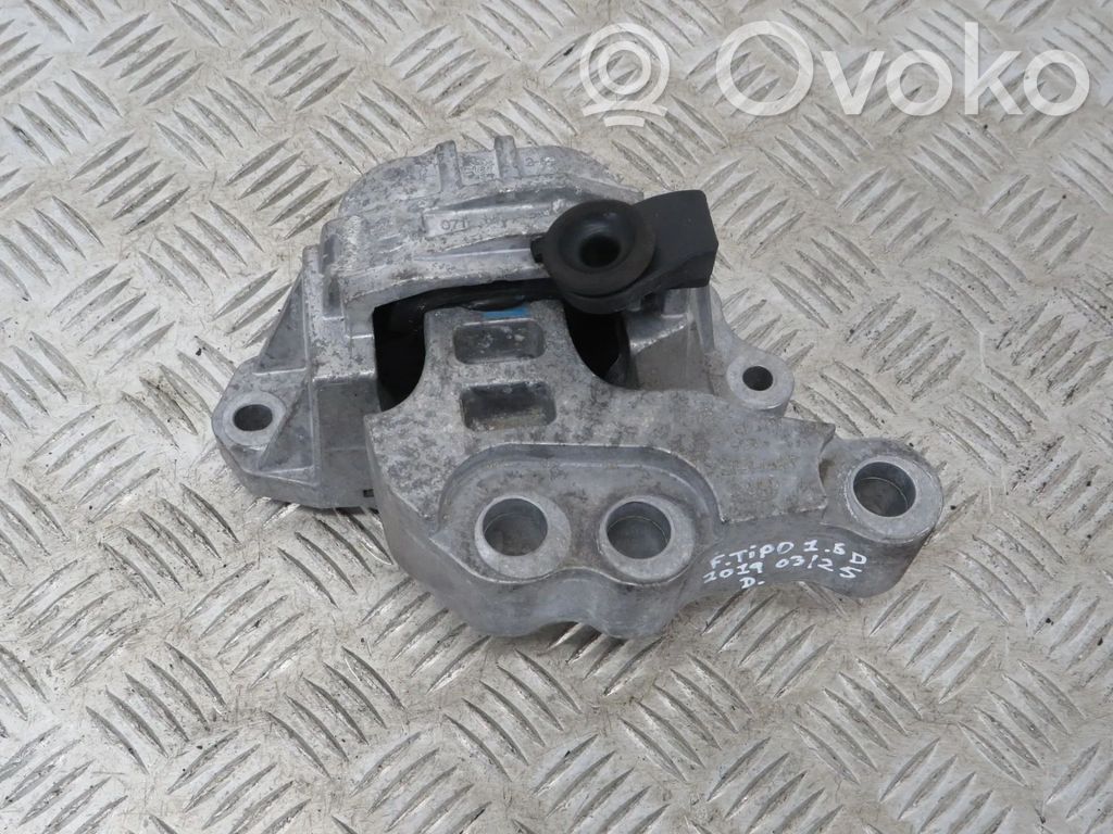Fiat Tipo Engine mount bracket 