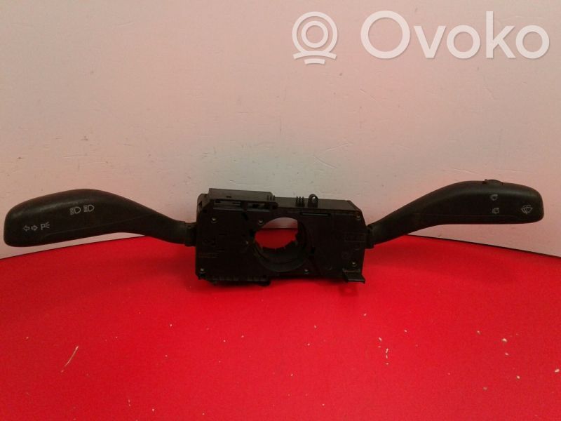 Volkswagen Polo IV 9N3 Bloc semnalizator și ștergător parbriz 