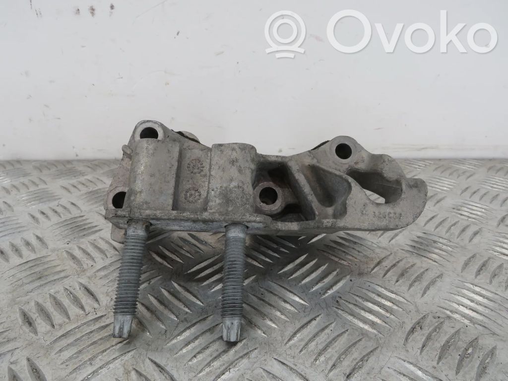 Peugeot 508 Engine mount bracket 