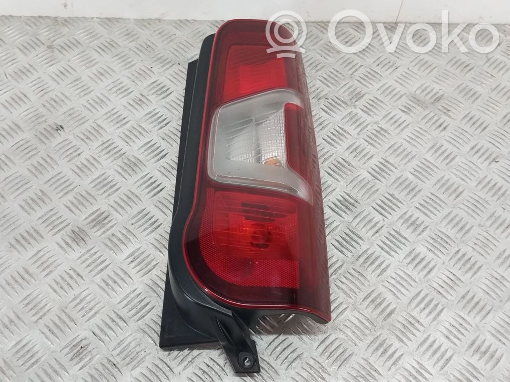 Rear/tail lights   3649978,9820554880,SU001B0487