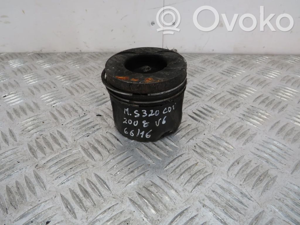 Mercedes-Benz S W221 Piston 