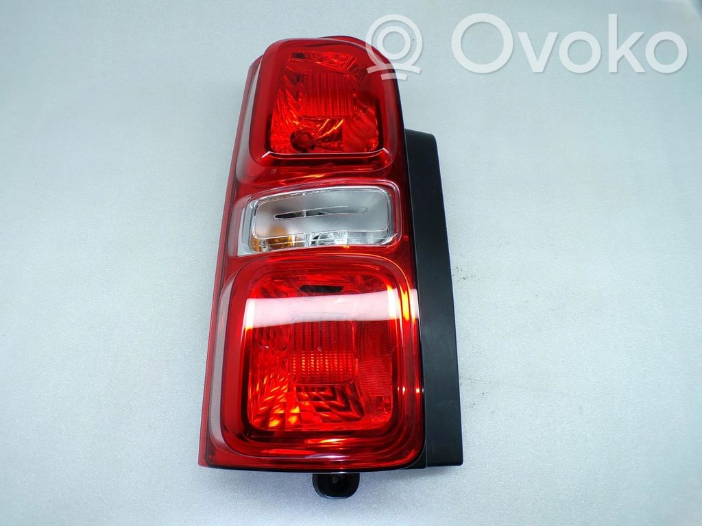 Opel Vivaro Lampy tylnej klapy bagażnika 