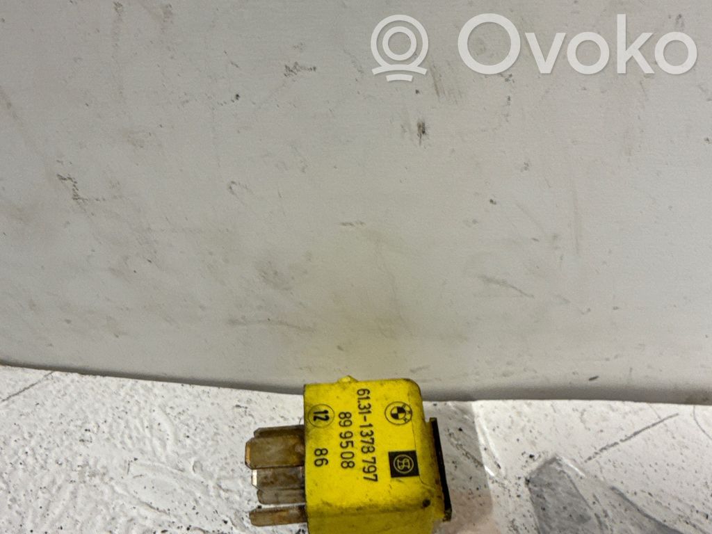 Otros relés   61311378797,899508