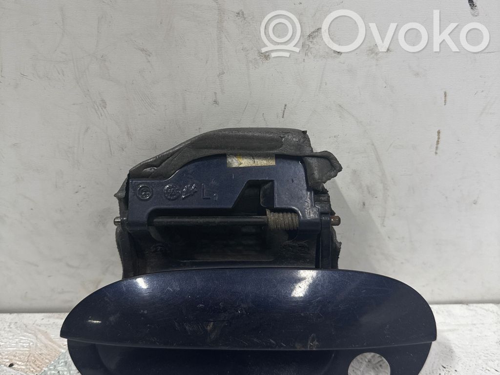 Manecilla externa puerta delantera   8210865