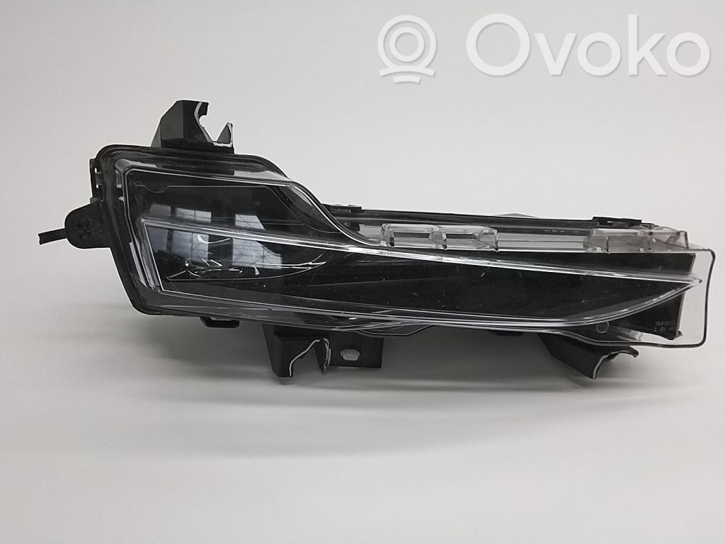 Tesla Model 3 Etusumuvalo 