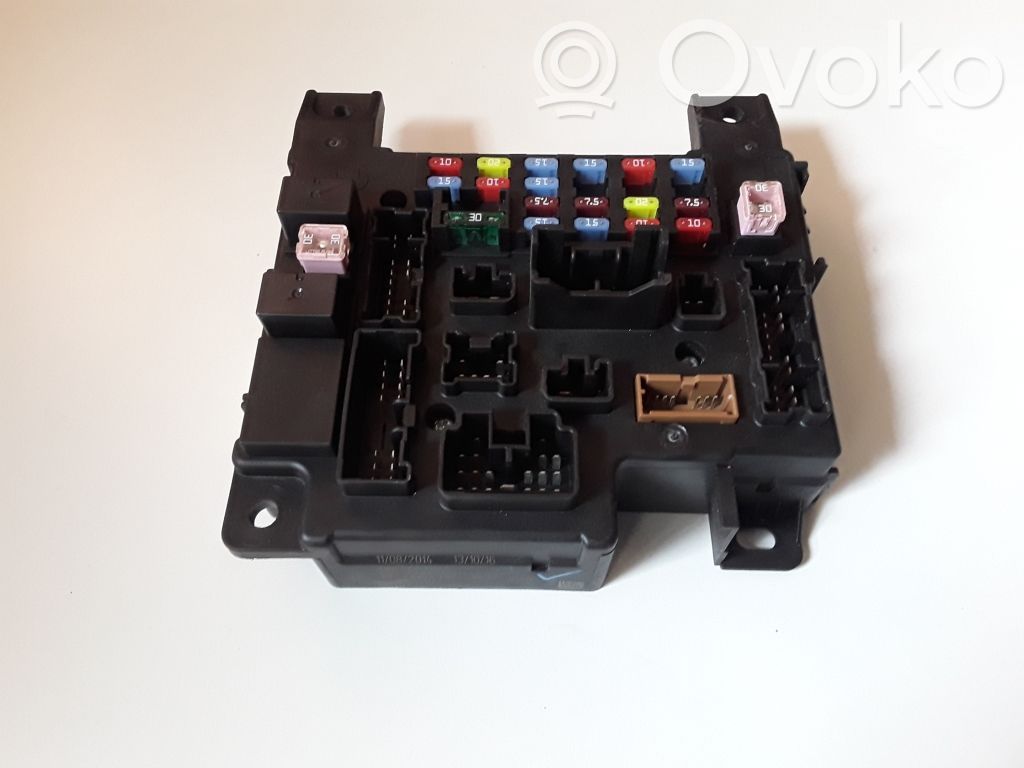 Citroen C-Crosser Fuse module 